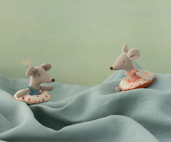 Maileg | Beach Mouse w/ Float, Little Sister - Flower