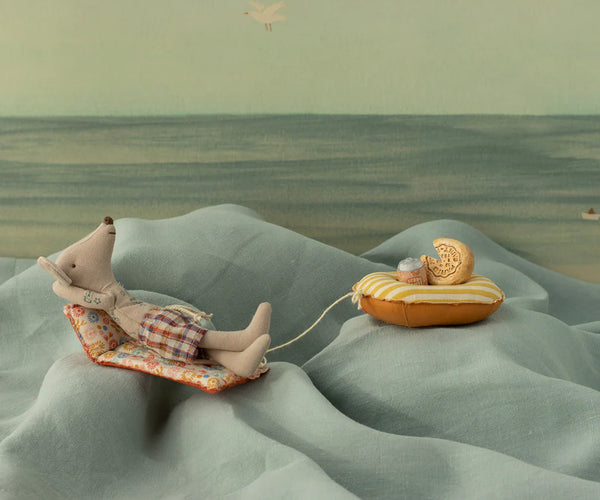 Maileg | Beach Mouse w/ Air Mattress, Dad - Flower