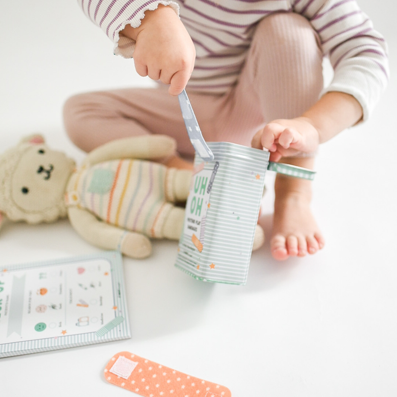 MagicPlaybook - Pretend Play Bandages & Bandaid Tin