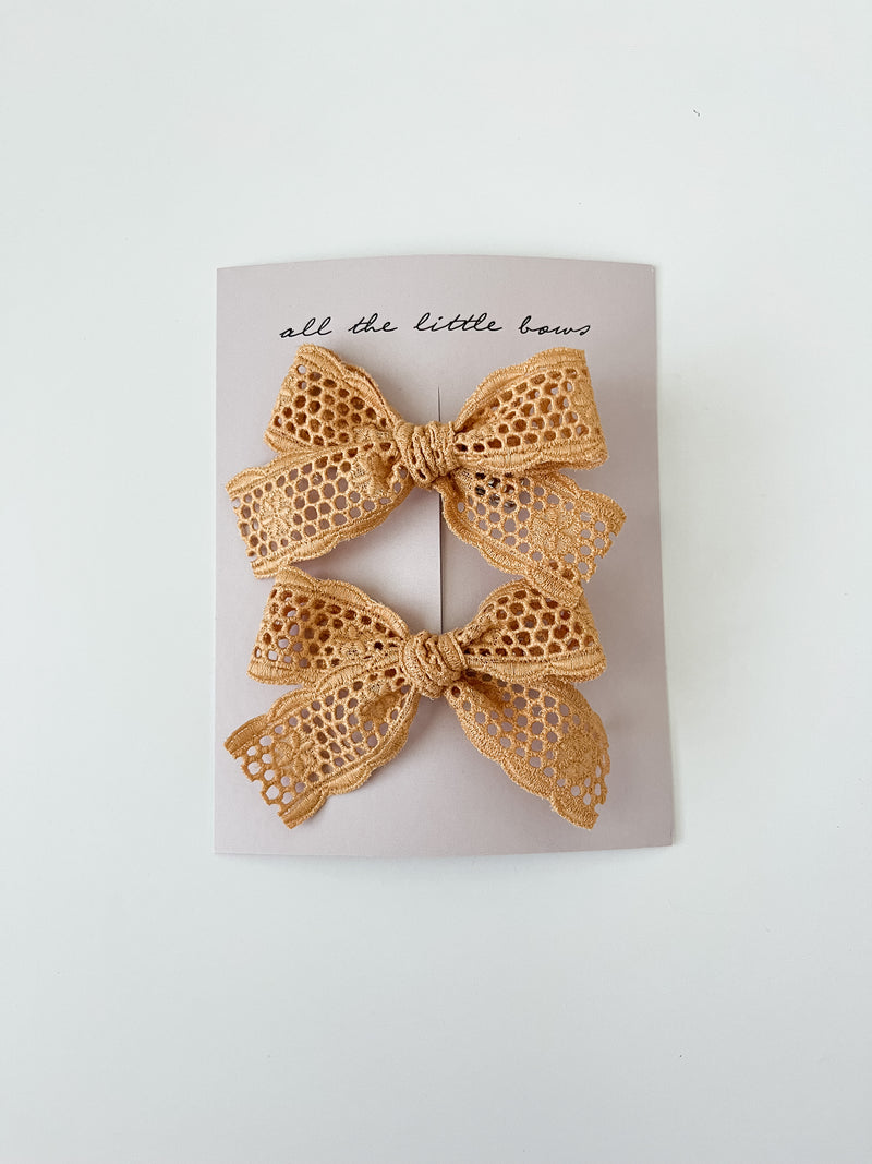 Lace Bow Clip Set || Honeycomb
