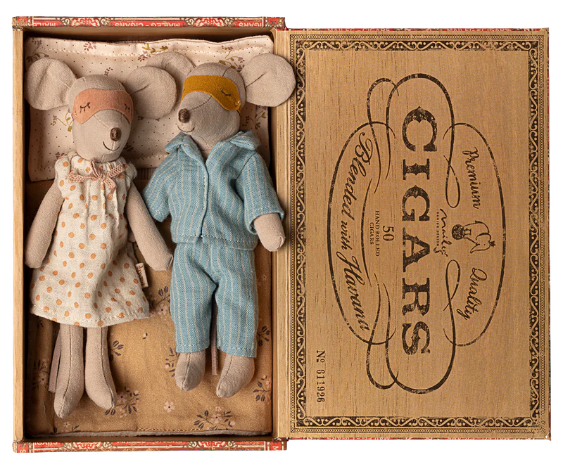 Maileg | Mum & Dad in Cigarbox (2025)