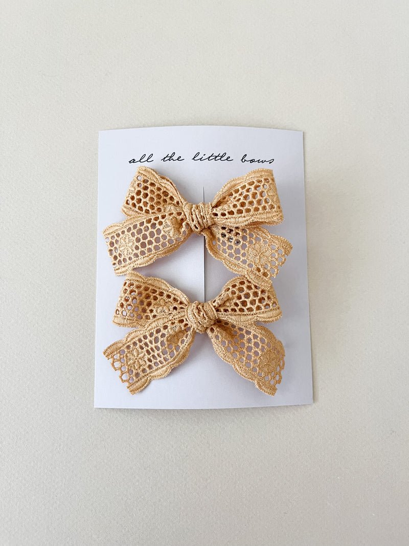 Lace Bow Clip Set || Honeycomb
