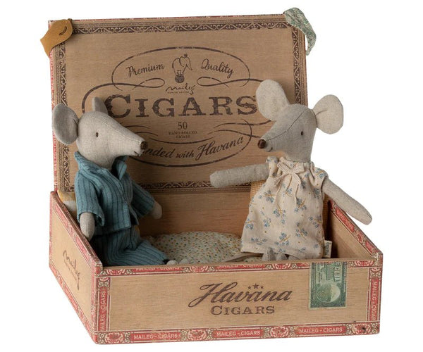 Maileg | Mum & Dad in Cigar Box (2023), , Maileg - All The Little Bows