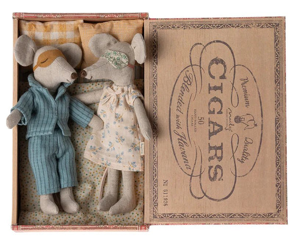 Maileg | Mum & Dad in Cigar Box (2023), , Maileg - All The Little Bows